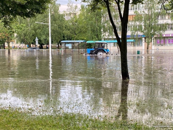Залитые улицы. Стихия в Минске разыгралась не на шутку Залитые улицы. Стихия в Минске разыгралась не на шутку