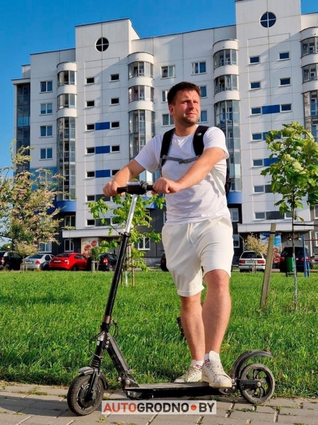Парень поехал в Польшу на самокате, чтобы не стоять в очереди на границе. Получилось? Парень поехал в Польшу на самокате, чтобы не стоять в очереди на границе. Получилось?