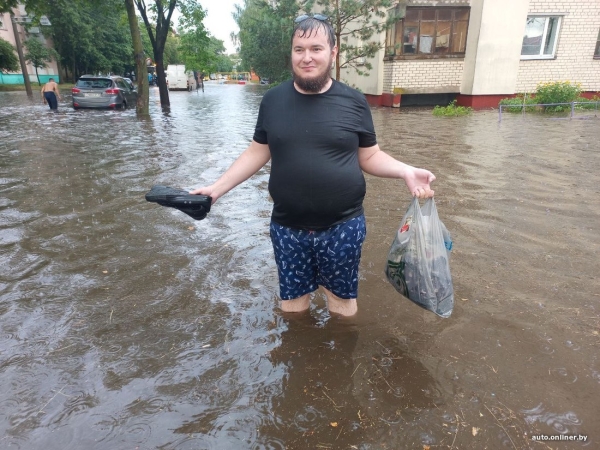 Залитые улицы. Стихия в Минске разыгралась не на шутку Залитые улицы. Стихия в Минске разыгралась не на шутку