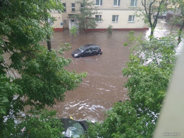 Залитые улицы. Стихия в Минске разыгралась не на шутку Залитые улицы. Стихия в Минске разыгралась не на шутку