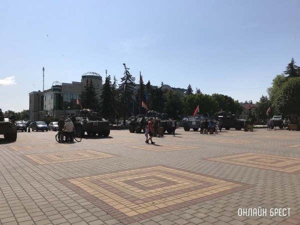 
                Читатель: Сегодня в Кобрине. Выставка военной техники
            