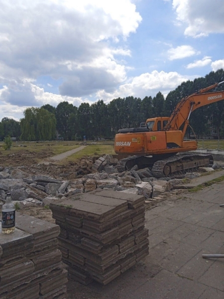 Брестчанка: разбирают бассейн детского городка возле ФОКа. В историю уходит целая эпоха
Брестчанка: разбирают бассейн детского городка возле ФОКа. В историю уходит целая эпоха