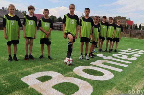 В Ганцевичах открыли футбольную площадку, построенную при содействии АБФФ и Туровского молочного комбината