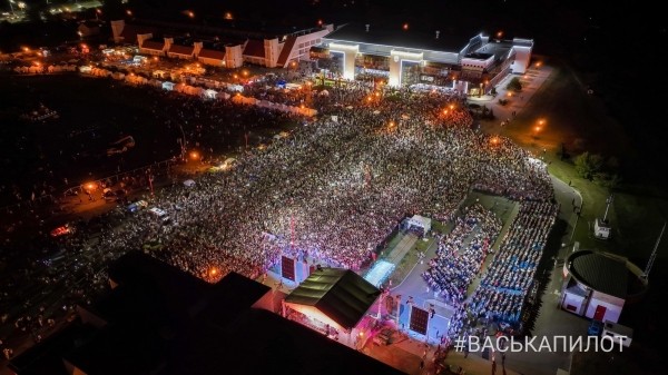 Посмотрите, сколько людей было на концерте в Бресте Посмотрите, сколько людей было на концерте в Бресте