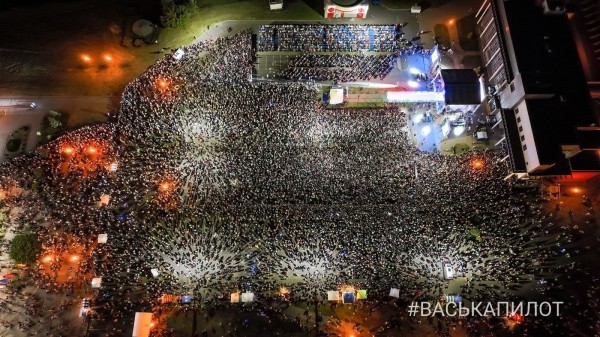 Посмотрите, сколько людей было на концерте в Бресте Посмотрите, сколько людей было на концерте в Бресте