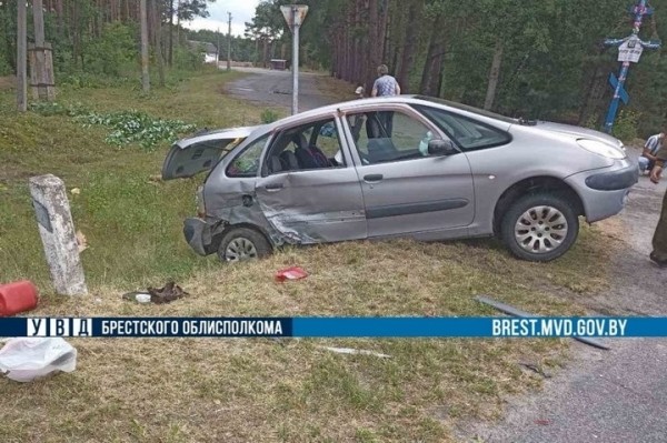 В Брестской области ремни безопасности и детское автокресло спасли жизнь участникам ДТП