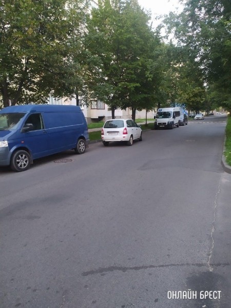 Читатель: Как можно так парковаться?
Читатель: Как можно так парковаться?