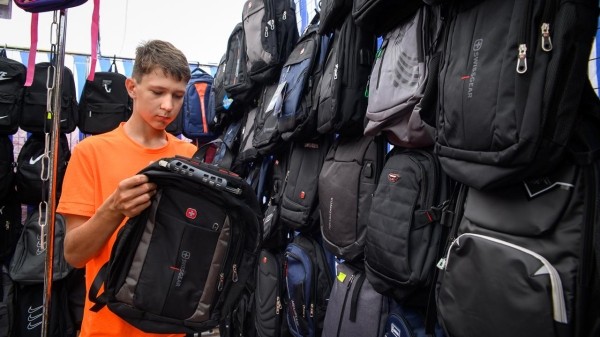 Сходили с восьмиклассником на рынок: сколько он потратил на подготовку к школе