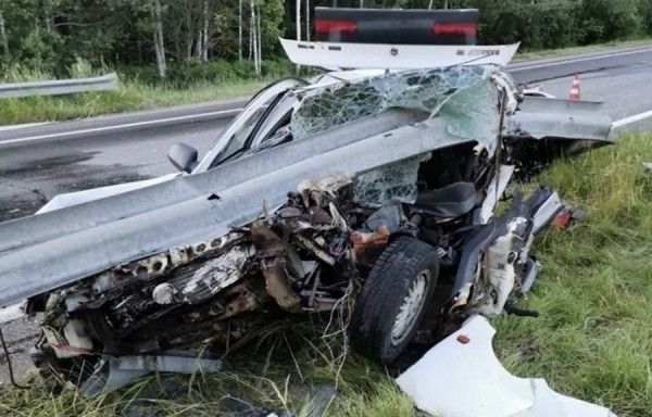 Подробности трагедии в Беларуси. Почему наши ограждения пробивают машины насквозь? Подробности трагедии в Беларуси. Почему наши ограждения пробивают машины насквозь?