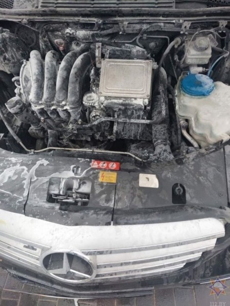 Мужчина получил ожоги на даче около Бреста, когда пытался потушить загоревшийся автомобиль