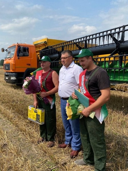 Комбайнер из Каменецкого района — первый трехтысячник в Беларуси