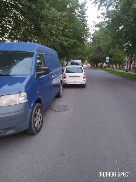 Читатель: Как можно так парковаться?
Читатель: Как можно так парковаться?