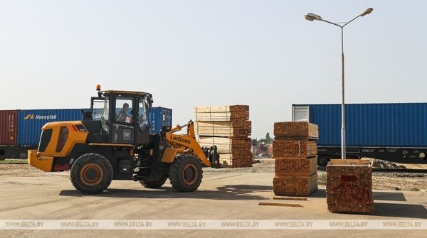 Крупнейший в регионе транспортно-логистический центр заработал в Жабинке Крупнейший в регионе транспортно-логистический центр заработал в Жабинке