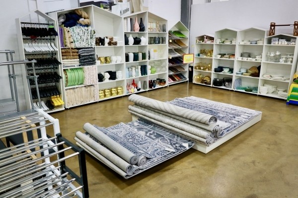 Выгодные акции и беспроцентная рассрочка в дискаунтере мебели «АксХоум» на Вычулках. Столы и стулья для кухни, мягкие кресла, офисная мебель, декор и другое Выгодные акции и беспроцентная рассрочка в дискаунтере мебели «АксХоум» на Вычулках. Столы и стулья для кухни, мягкие кресла, офисная мебель, декор и другое