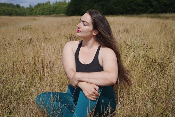 7 фото учительницы, которая отказывается сбривать волосы на лице