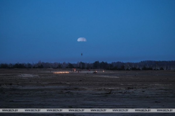 Ночное десантирование на полигоне Брестский