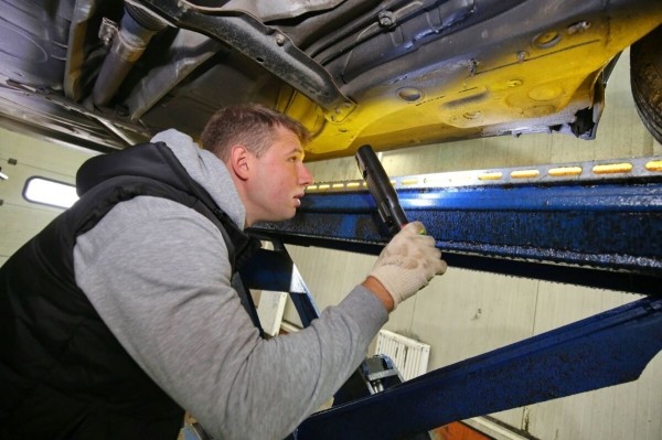 «Дедушка никого к машине не подпускал». История Audi A6 (С4), которая в семье белорусов уже 15 лет «Дедушка никого к машине не подпускал». История Audi A6 (С4), которая в семье белорусов уже 15 лет