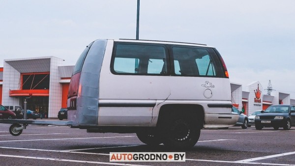 Белорус распилил автомобиль, чтобы сделать из него прицеп