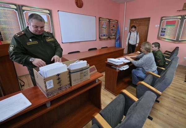 Как проходит призыв в военкоматах Беларуси Как проходит призыв в военкоматах Беларуси