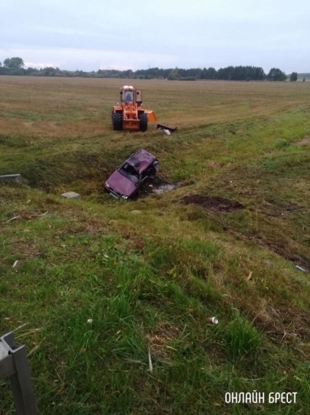 В Дрогичинском районе кобринчанка перевернулась на Audi (ищут очевидцев ДТП) В Дрогичинском районе кобринчанка перевернулась на Audi (ищут очевидцев ДТП)