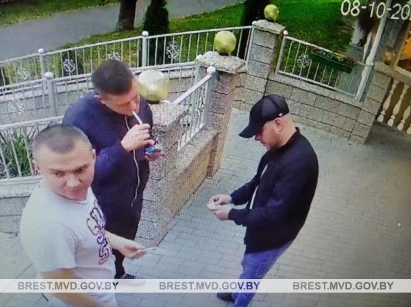 В Бресте милиция устанавливает личности мужчин В Бресте милиция устанавливает личности мужчин