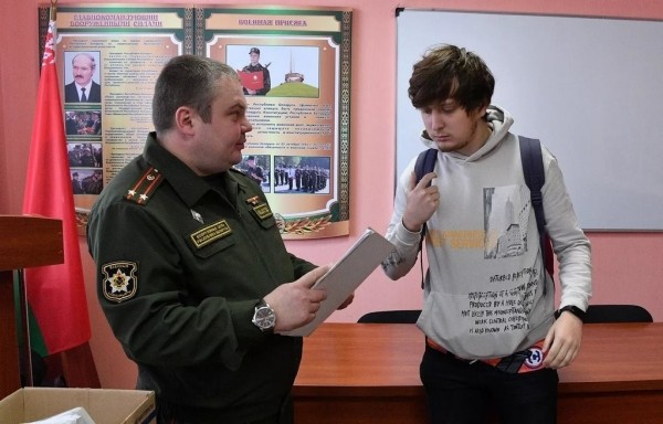 Как проходит призыв в военкоматах Беларуси Как проходит призыв в военкоматах Беларуси