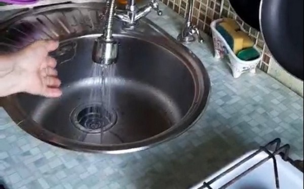 «Жить с ним можно». Жители проблемного дома в Барановичах начали устанавливать водонагревающее оборудование «Жить с ним можно». Жители проблемного дома в Барановичах начали устанавливать водонагревающее оборудование