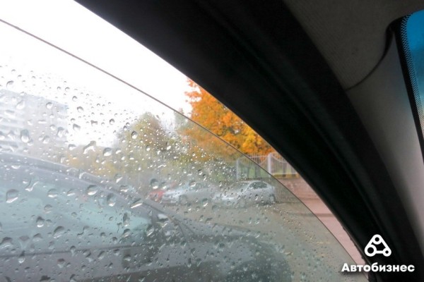 Из-за чего потеют стекла, как их быстро очистить и можно ли решить проблему принципиально