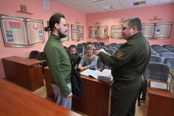 Как проходит призыв в военкоматах Беларуси Как проходит призыв в военкоматах Беларуси