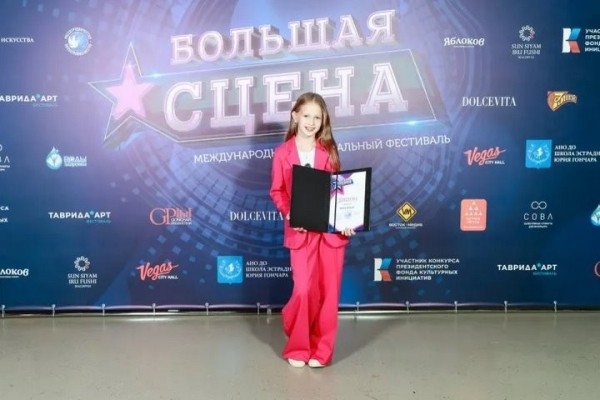 Голос для двух оркестров. Брестчанка успешно совмещает музыку и армию, а еще готовит к большой сцене талантливую ученицу