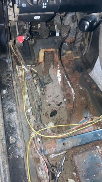 Житель Ивацевичей купил Mercedes-Benz за $2 000, а машина оказалась «трупом»