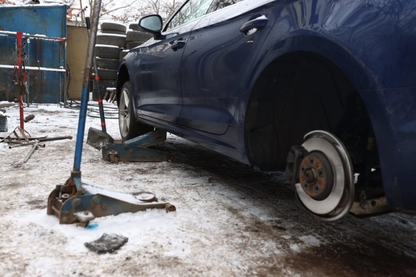 «А колеса не отвалятся?» Задаем глупые вопросы шиномонтажнику