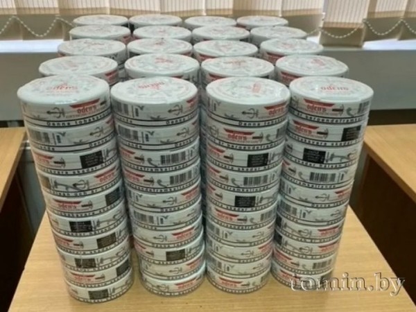 На границе водитель спрятал в тайнике 200 упаковок некурительной табачной смеси – и остался без тягача