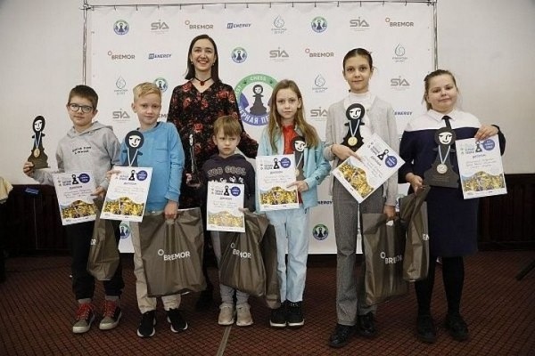 В Бресте проходит международный шахматный фестиваль «Черная пешка» В Бресте проходит международный шахматный фестиваль «Черная пешка»