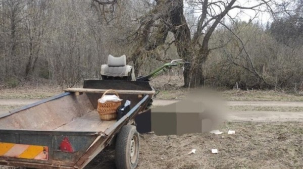 В Беларуси мужчина упал с мотоблока и погиб на месте