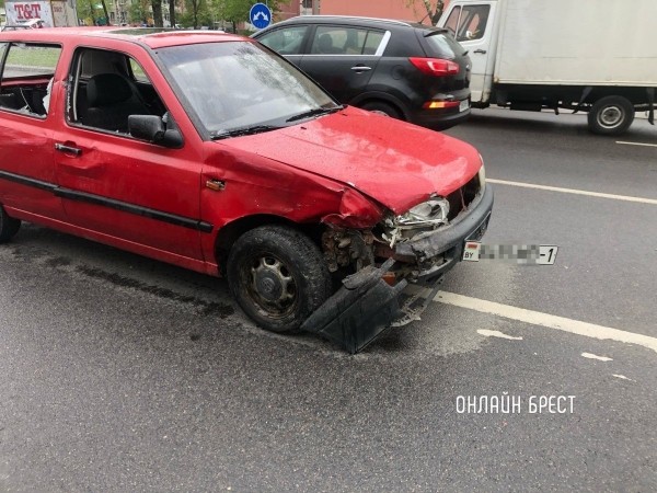 
                Читатель: В Бресте сегодня произошло жестко ДТП с участием маршрутки и легковушки
            