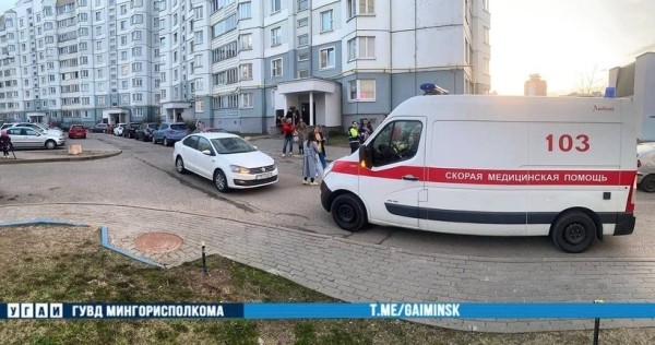 Во дворе сбили 7-летнюю девочку. Видео не для впечатлительных