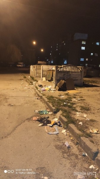 Читатель: Брест, ул. Советской Конституции. Вот такая "красота"
Читатель: Брест, ул. Советской Конституции. Вот такая "красота"