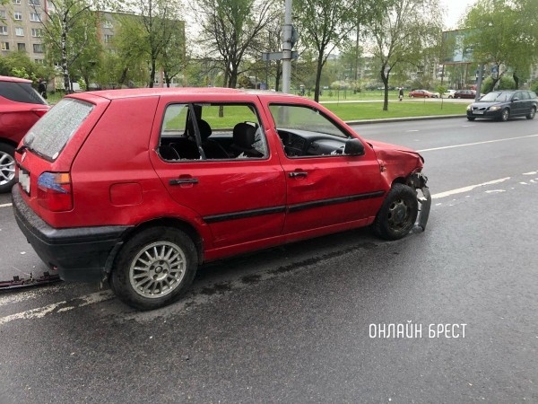 
                Читатель: В Бресте сегодня произошло жестко ДТП с участием маршрутки и легковушки
            