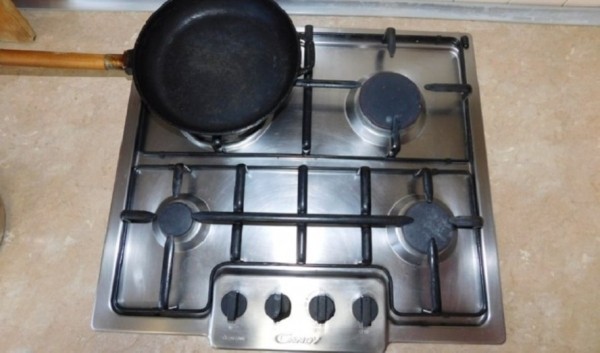 25-летний мужчина и 55-летняя женщина сняли квартиру на сутки и погибли в ней 25-летний мужчина и 55-летняя женщина сняли квартиру на сутки и погибли в ней