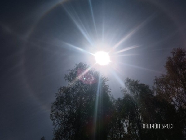 
                Читатель: Сегодня удалось наблюдать редкое оптическое явление. Длилось оно несколько минут. Фото сделаны в Ивацевичском районе
            