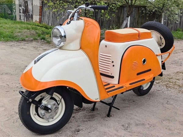 Белорус восстанавливает советские мотороллеры на продажу Белорус восстанавливает советские мотороллеры на продажу