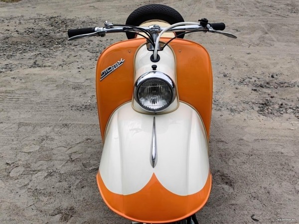 Белорус восстанавливает советские мотороллеры на продажу Белорус восстанавливает советские мотороллеры на продажу