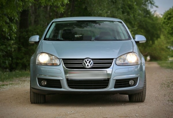 «Брал новым у дилера в 2009 году». Белорус показал VW Jetta 1.9 TDI, который до сих пор обслуживает у «официалов»