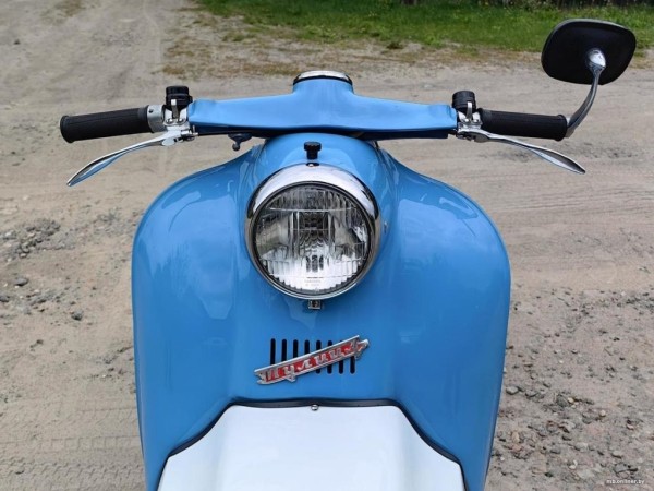 Белорус восстанавливает советские мотороллеры на продажу Белорус восстанавливает советские мотороллеры на продажу