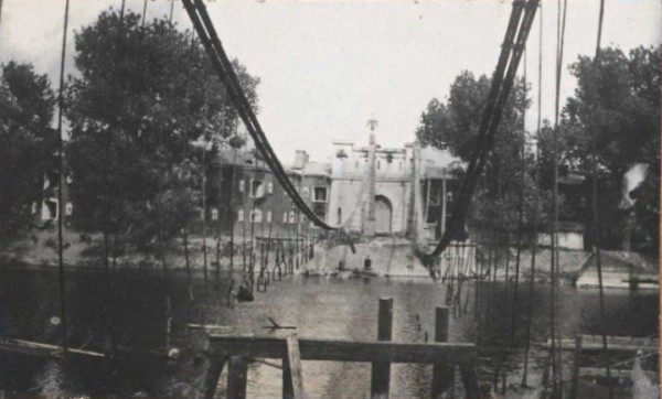 
                Вид на Тереспольские ворота крепости Брест-Литовск, 1915 г.
            