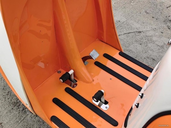 Белорус восстанавливает советские мотороллеры на продажу Белорус восстанавливает советские мотороллеры на продажу