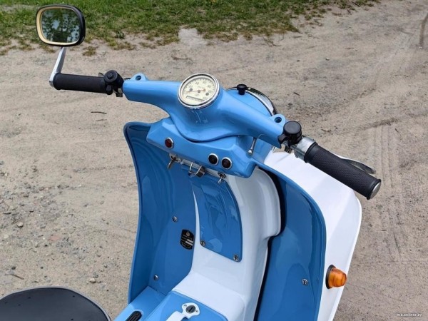 Белорус восстанавливает советские мотороллеры на продажу Белорус восстанавливает советские мотороллеры на продажу