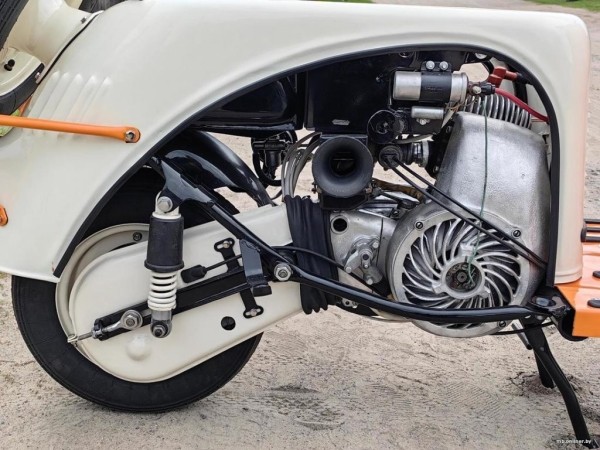 Белорус восстанавливает советские мотороллеры на продажу Белорус восстанавливает советские мотороллеры на продажу