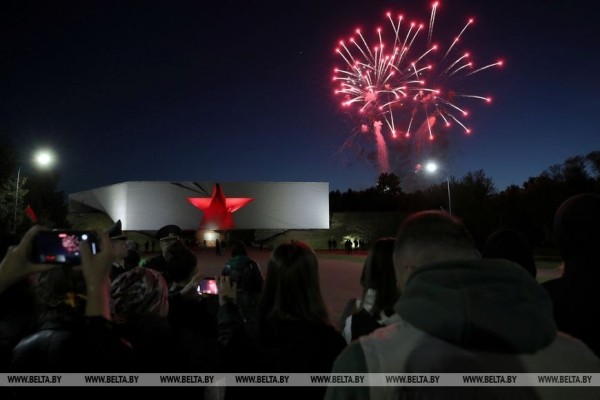 Праздничным салютом завершилось празднование Дня Победы в Бресте